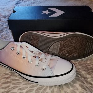 Brand new women's converse 9.5